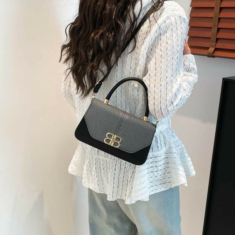 Petit sac a main carré sous les bras de style rétro pour femmes, sac à bandoulière simple élégants et compacts se compose de six modèles colorés dotés d'une poignée rigide et d'un fermoir métallique o