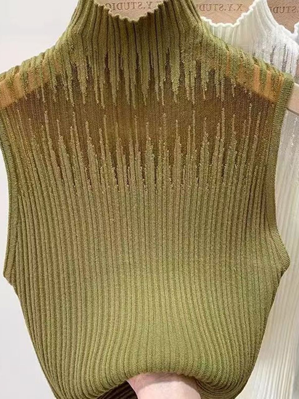 Débardeur haut en maille côtelée sans manches pour femme à col montant semi-haut